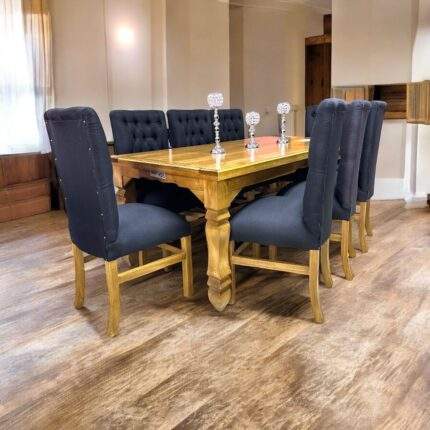 COMEDOR RECTANGULAR BASE LISA PATA DE LEÓN + 8 SILLAS CAPITONE TAPIZ NEGRO/MIEL LINO