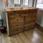 COMODA RUSTICA DE MADERA CON 9 CAJONES COLOR CHOCOLATE