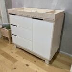 CÓMODA CON MUDADOR PARA BEBE 4 CAJONES 1 PUERTA COLOR NATURA/BLANCO  -DBY-