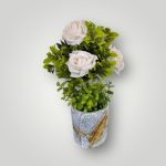FLORERO CON ROSAS PLASTICAS / MACETA CERAMICA ESTILO LAZO Y PLUMA - Imagen 4