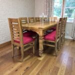 COMEDOR RUSTICO RECTANGULAR BASE LISA PATA LEON COLOR MIEL + 8 SILLAS MADERA TAPIZ BURDEO LINO