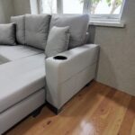 SECCIONAL BRAZO RECTO CON POSA VASO Y MODULAR COLOR GRIS DE CUERINA (LEOPAR) - Imagen 3