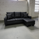 SECCIONAL BRAZO RECTO CON POSA VASO Y MODULAR COLOR NEGRO DE CUERINA (LEOPAR)